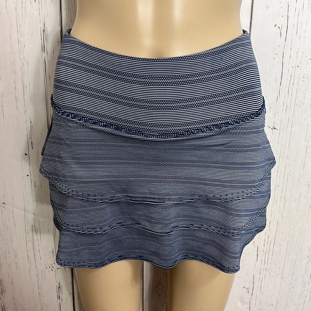 🌻 Athleta Navy and White Skirt Size XXS